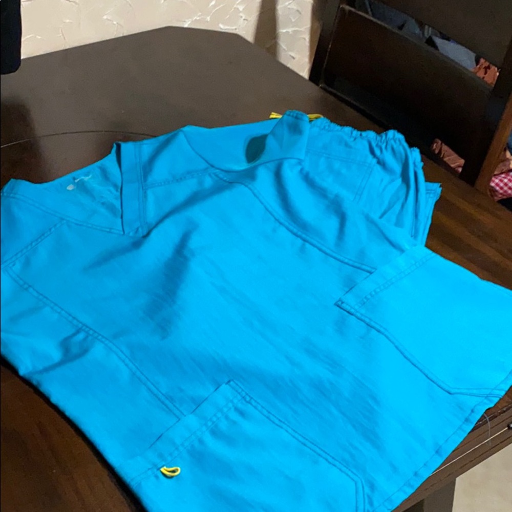 Scrub set